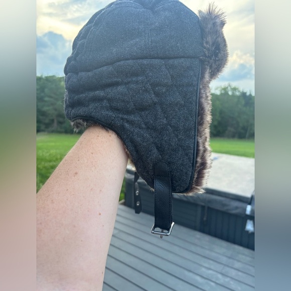 Banana Republic Trapper Hat Size Small Medium Faux Fur Wool Blend Quilted - Picture 1 of 7